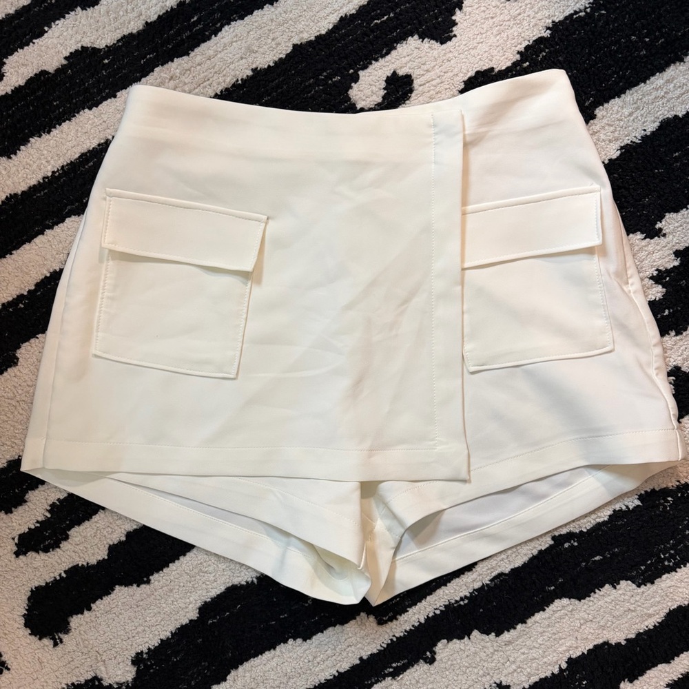 Love Tree White Skort NWOT